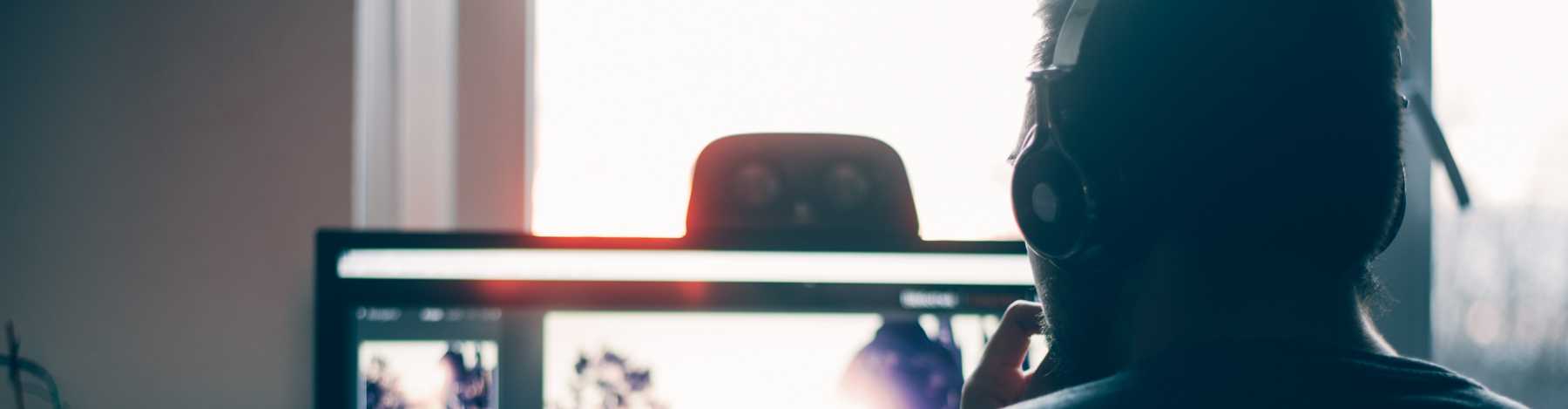 Upload your Film,<br/>Download and Send your DCP.